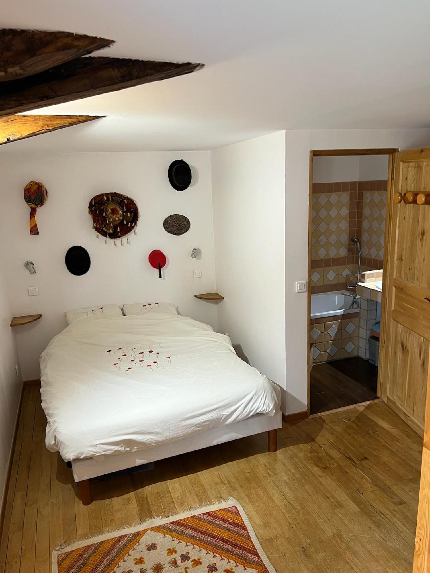 Les Garennes Hotel Saint-Uze ภายนอก รูปภาพ